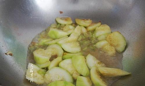 小瓜生瓜蛋子怎么吃,家常美味新吃法探索